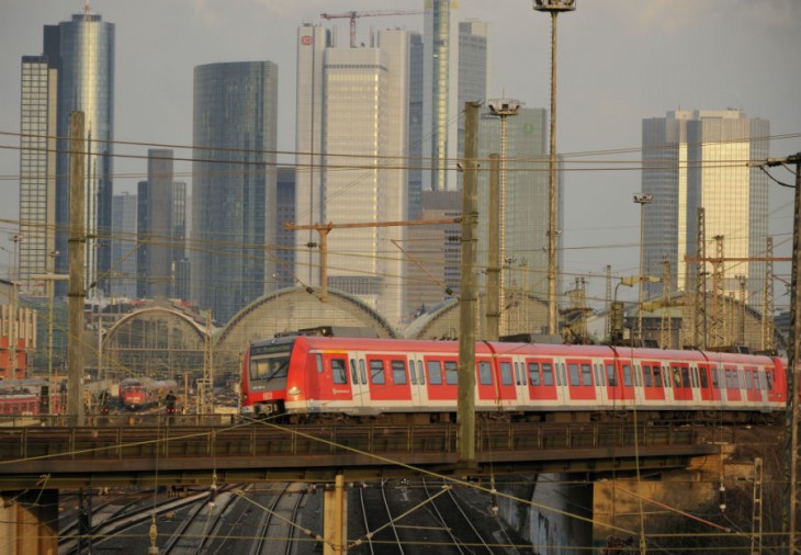  - S-Bahn_Skyline_Frankfurt-730x506