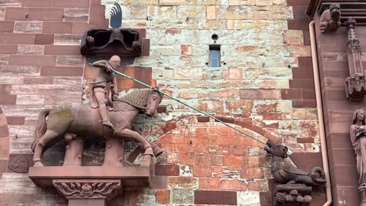 The western façade with twin towers is clearly newer and in the Gothic style. Several statues and decorative elements are used here, but St George slaying a rather small dragon with an impossibly long lance is particularly entertaining.