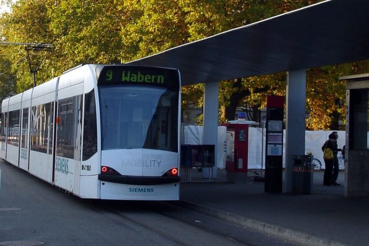 Tram 9 at Guisanplatz, Bern