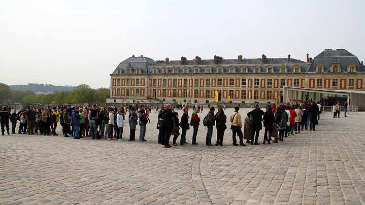 Queueing at the Palace of Versailles