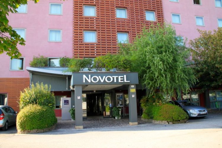 Novotel Brescia 2 Hotel Front Entrance