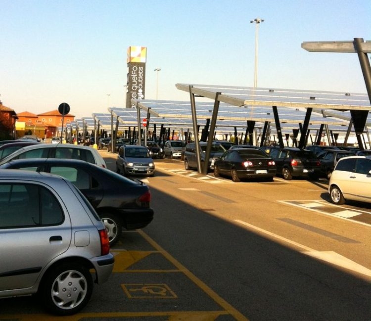 Free parking at Castel Guelfo outlet mall