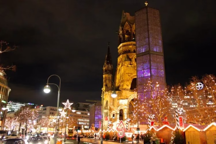 Christmas Market at the Gedächtniskirche, Berlin
