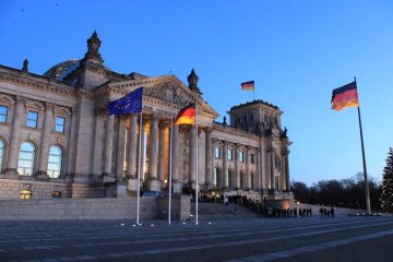 Queue outside the Reichstag Building in Berlin
