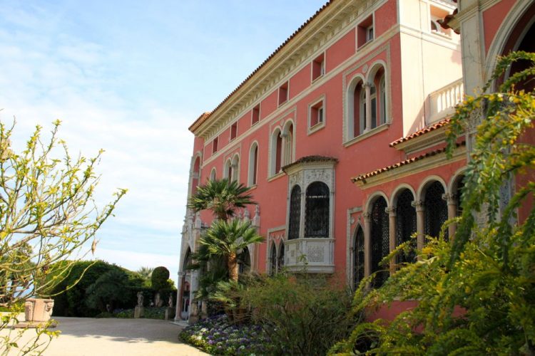 Venetian-style Villa Ephrussi de Rothschild entrance