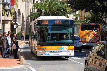 Bus 98 on Promenade des Anglais to Nice Côte d'Azur Airport