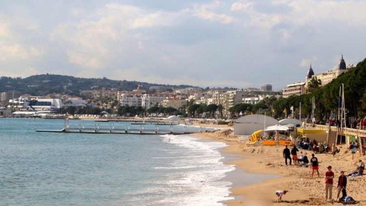 Cannes Beach is easily reached on public transportation from Nice Côte d'Azur Airport (NCE)