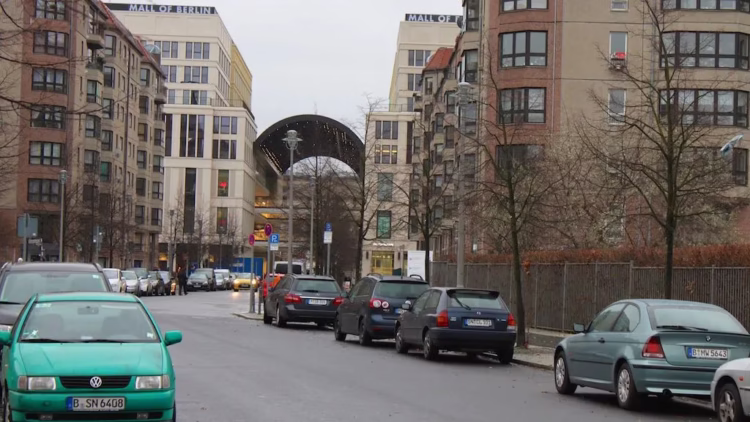 LP12 Mall of Berlin Exterior