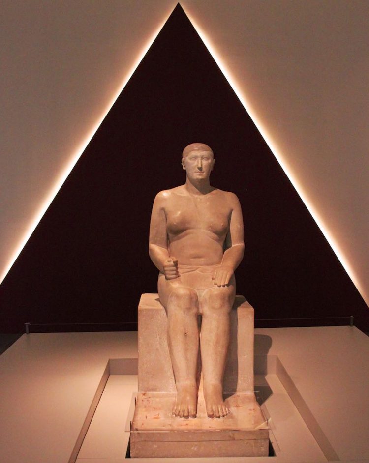 Seated statue of Hemiunu in the Roemer- und Pelizaeus-Museum