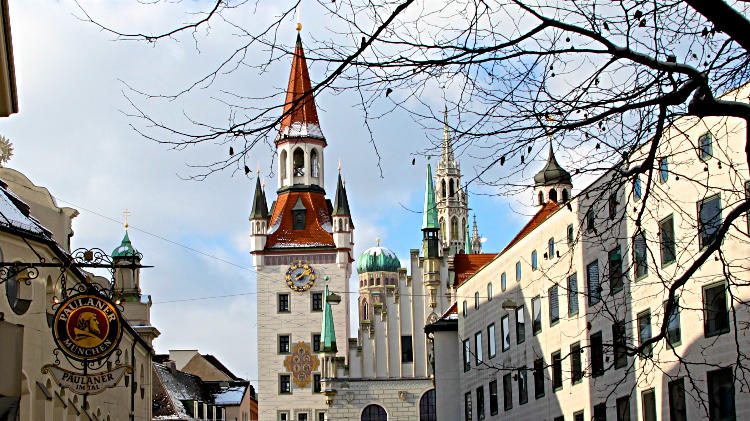 Munich towers Tourists in the Bavarian capital München can save on transportation cost and admission tickets to many popular sights when using the Munich City Tour Card.