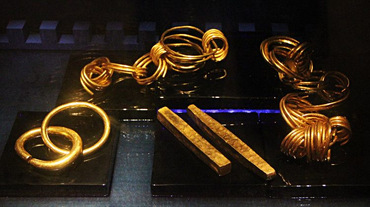 Gold in the History Museum in Stockholm 3