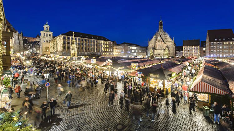 Nürnberger Christkindlesmarkt is open in 2023 from 1 to 24 December 2023 (Nuremberg Christmas market) at Night