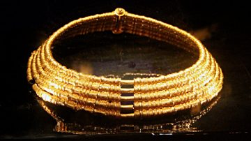 5th-century collar made out of gold, from Öland,
