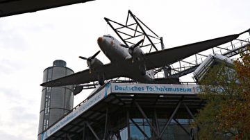 Douglas C-47 “Skytrain” or "Raisin bomber”,