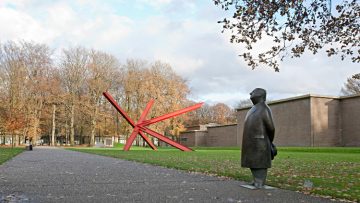 Kröller-Müller Museum with works by Wenckebach and Di Suvero photo:Jannes Linders