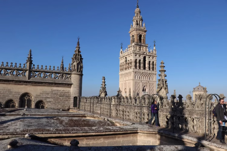 Giralda viewed from the aisle
