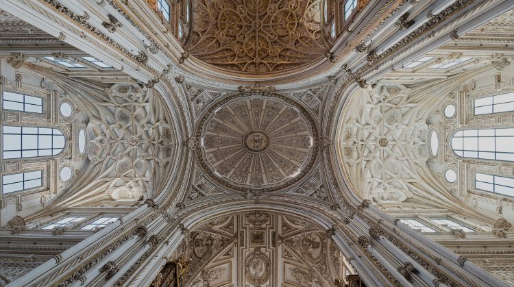 Crossing of transept and choir in the Mezquita
