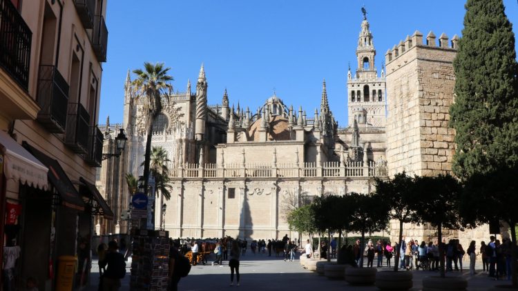The cheapest tickets for Seville Cathedral are sold online with skip-the-line time-slot reservations.