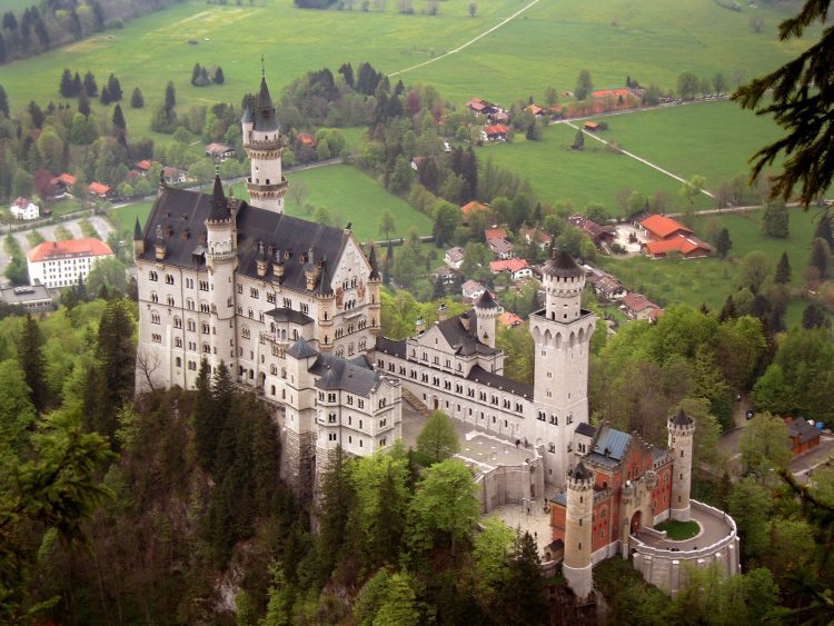 Disney-like Schloss Neuschwanstein near Munich in Bavaria