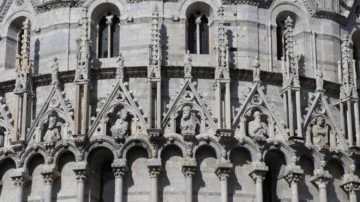 Gothic details of the Baptistery in Pisa