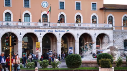 Pisa-Centrale Train Station Outside