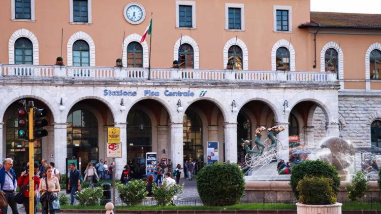 Pisa-Centrale Train Station Outside