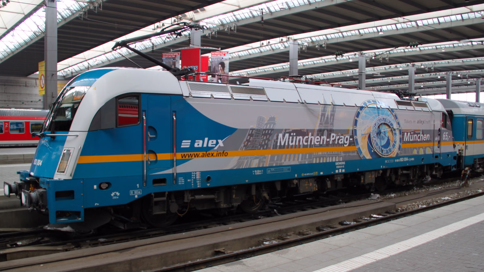 The cheapest way to travel between Munich and Prague is usually by bus (Flixbus and RegioJet coaches) while the direct Alex train is a comfortable rail link connecting München and Praha.