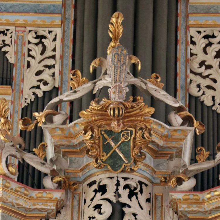 Naumburg Coat of Arms on the organ. box of the Hildebrandt Orgel