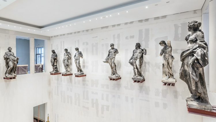 Kolossalfiguren in Humboldt Forum