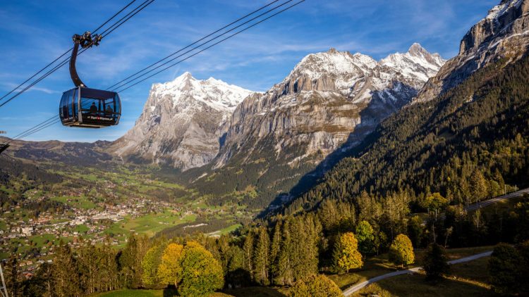 tricable 26-seat gondolas of the Eiger Express cable car