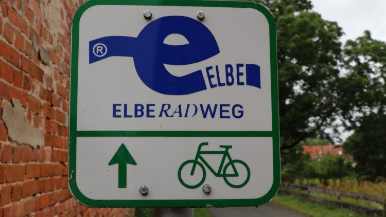 Elbe Radweg Sign