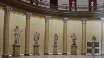 Rotunda with Greek sculptures in the Altes Museum in Berlin