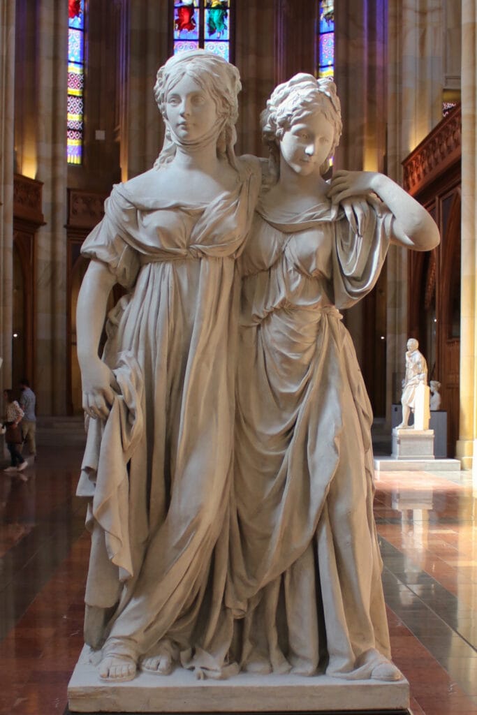 Schadow: Doppelstandbild der Prinzessinnen Luise und Friederike von Preussen
