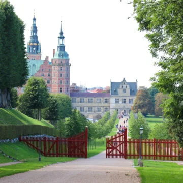 Approach to Frederiksborg Castle from the garden
