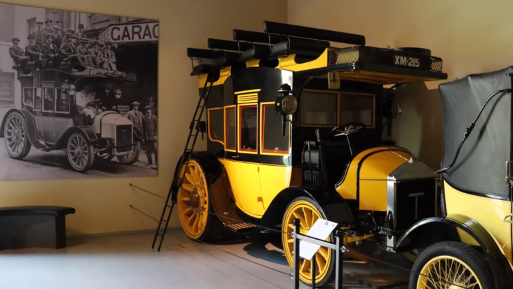 1913 Thames Motor Stage Coach