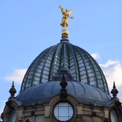 The Kunsthalle im Lipsiusbau -- the instantly recognizable building with the glass citrus-press glass cupola between the Frauenkirche and Brühlscher Terrasse in Dresden -- is used for temporary exhibitions.