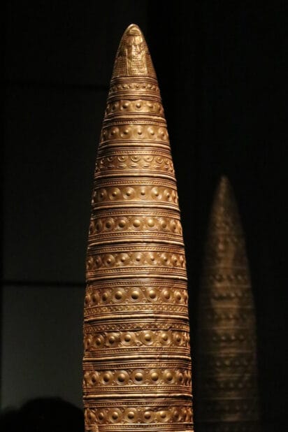 Detail Berliner Gold Hut Golden Hat in Neues Museum