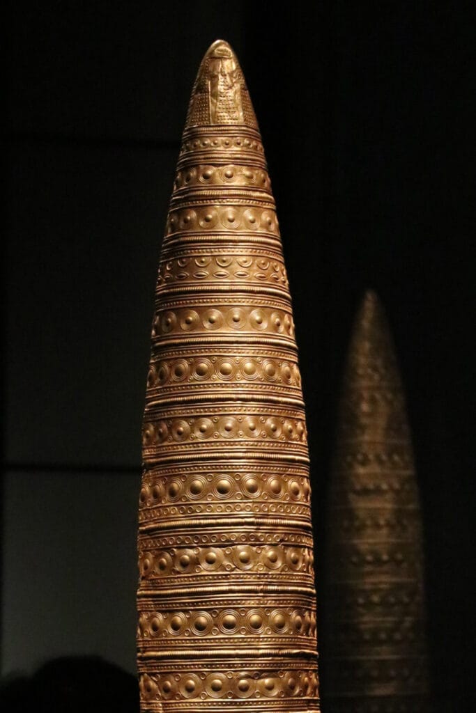 Detail Berliner Gold Hut Golden Hat in Neues Museum