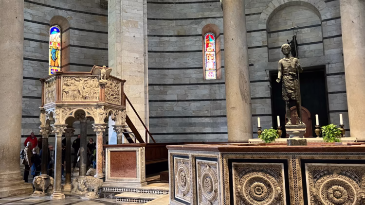 Visit the interior of the Battistero di Pisa, the largest baptistery in Italy, to hear magnificent echos as impressive as the leaning tower.