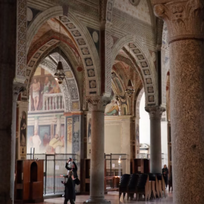 The frescoes by Gaudenzio Ferrari in the Chapel of the Holy Crown are particularly highly valued.