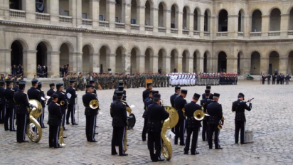 The Army Museum and Napoleon's Tomb are inside the huge Hôtel des Invalides complex on the south bank of the Seine River in Paris.