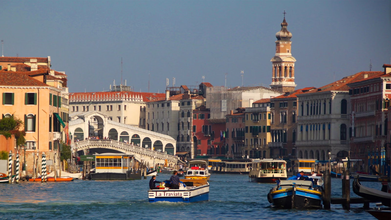 The best transportation options from Venice Marco Polo Airport (VCE) to Venezia include the cheap airport bus, affordable waterbuses, shared water taxi shuttles, or a private water taxi.
