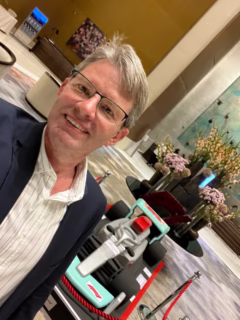 Henk Bekker is a freelance travel writer with over 20 years of experience writing online on European history, art, and culture with sensible traveling to top destinations.