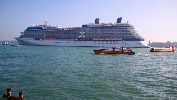 Using water transport to Venice Marco Polo Airport (VCE) such as a cheap waterbus (vaporetto), a shared shuttle boat, or a private water taxi is a fun and romantic alternative to cheap bus transportation.