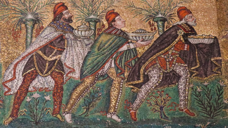 The Three Kings / Magie mosaic is one of the best-known in the Basilica of Sant’Apollinare Nuovo in Ravenna. The mosaic dates from the sixth century but the faces are clearly too refined to be the originals.