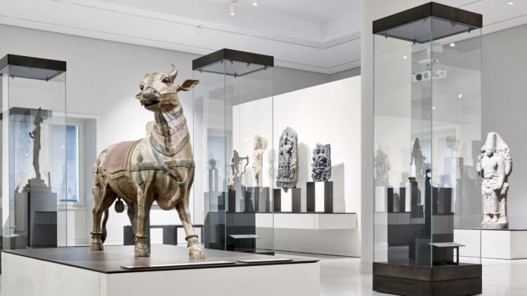 Processional bull Nandi, Shiva’s mount, (19th–20th century) in the module "Hindu Art in South Asia“ of the Museum für Asiatische Kunst in the Humboldt Forum